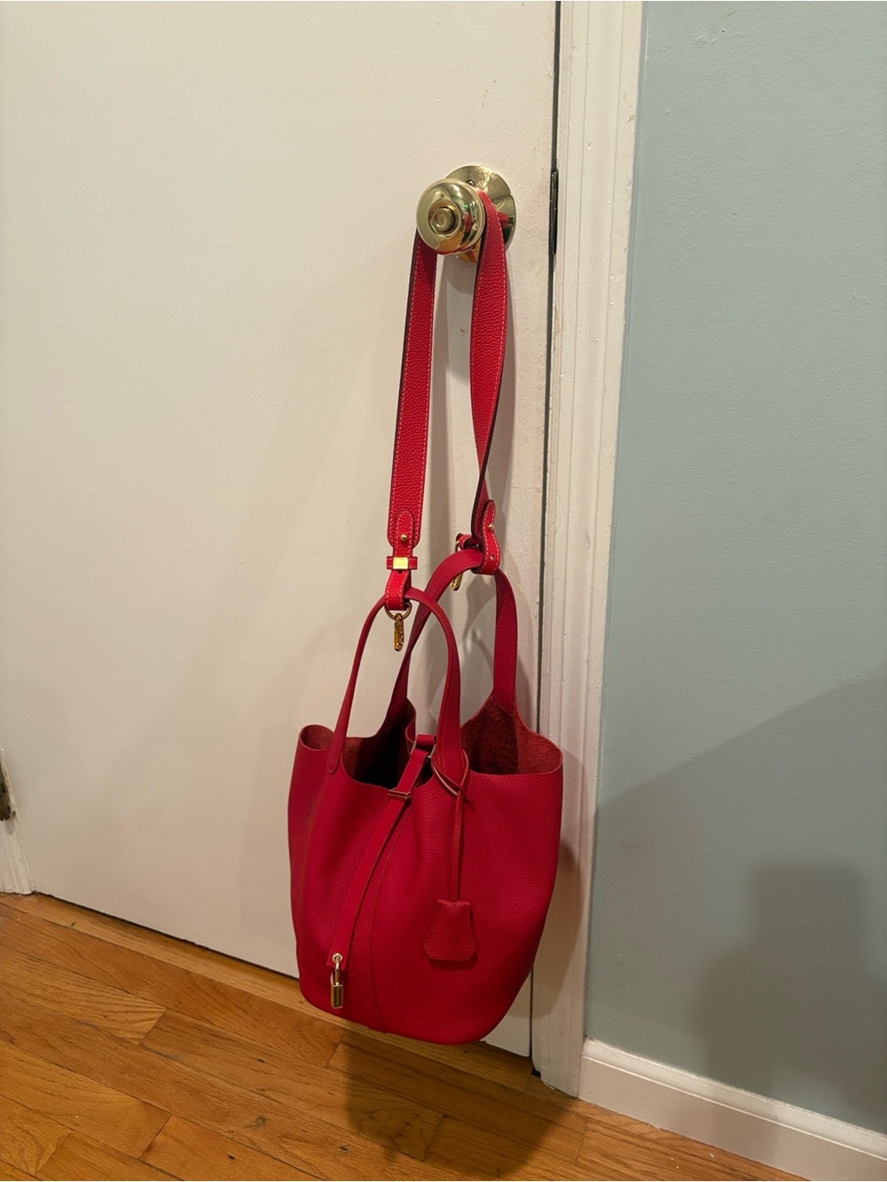 Red Leather Bucket Tote Handbag - Unbranded - Picture 2 of 16